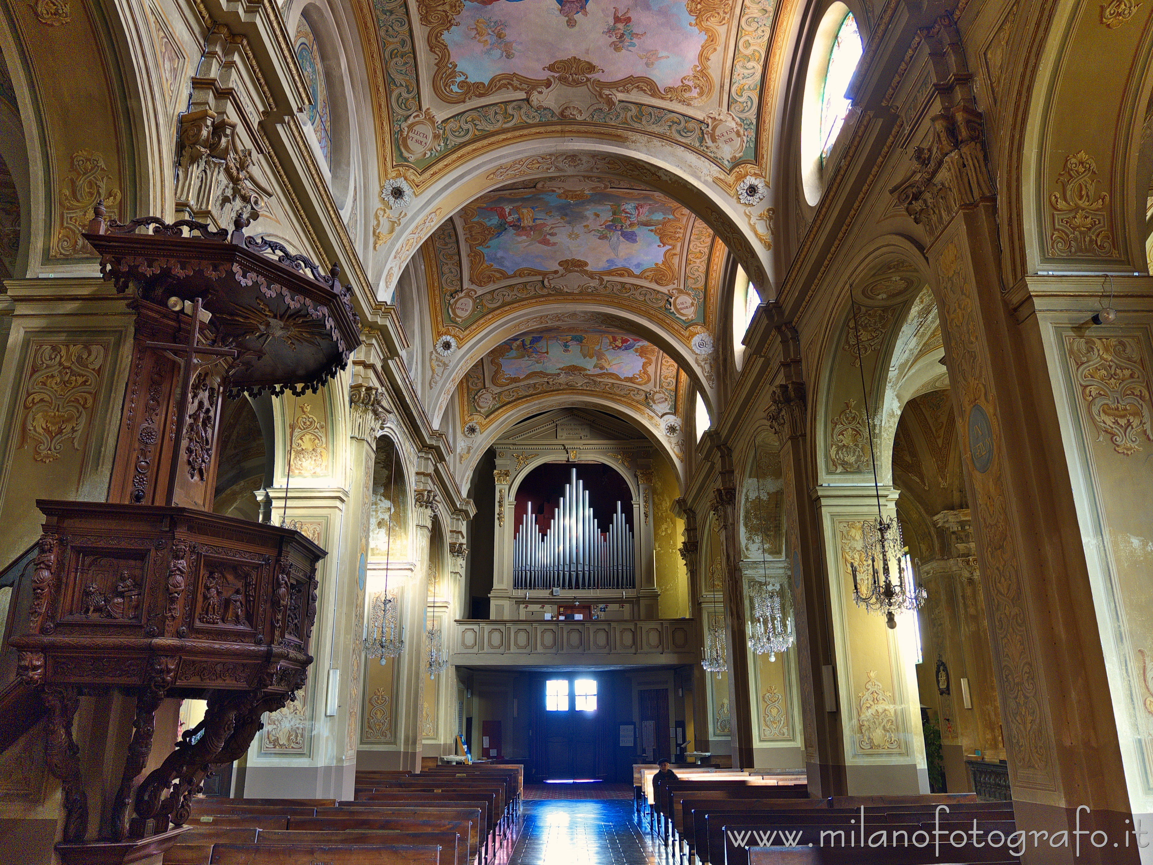 Andorno Micca (Biella, Italy) - Naves of the the Church of San Lorenzo - Full resolution picture